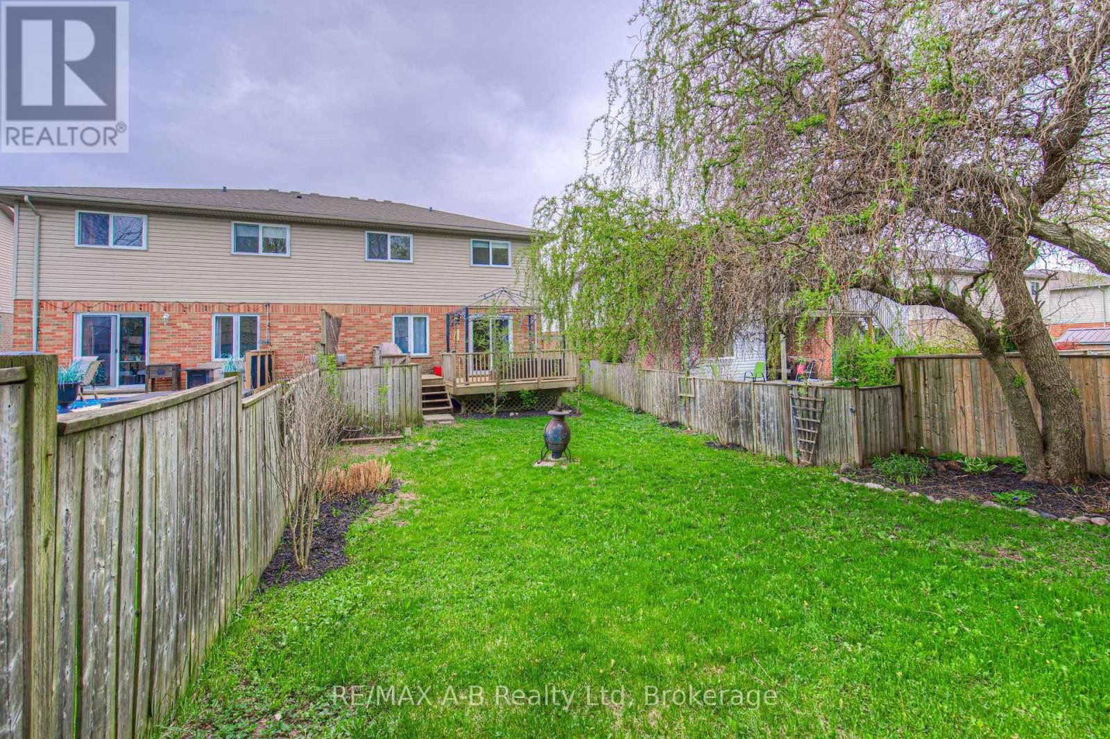 290 NORMAN STREET Image 36