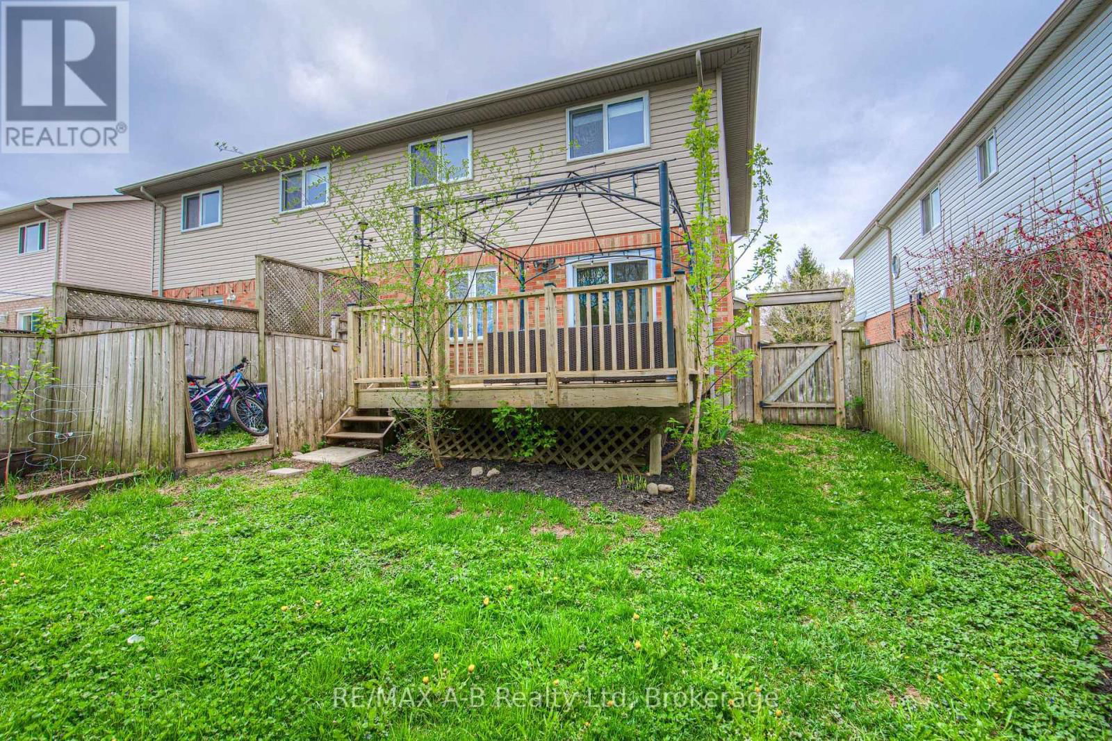 290 NORMAN STREET Image 37