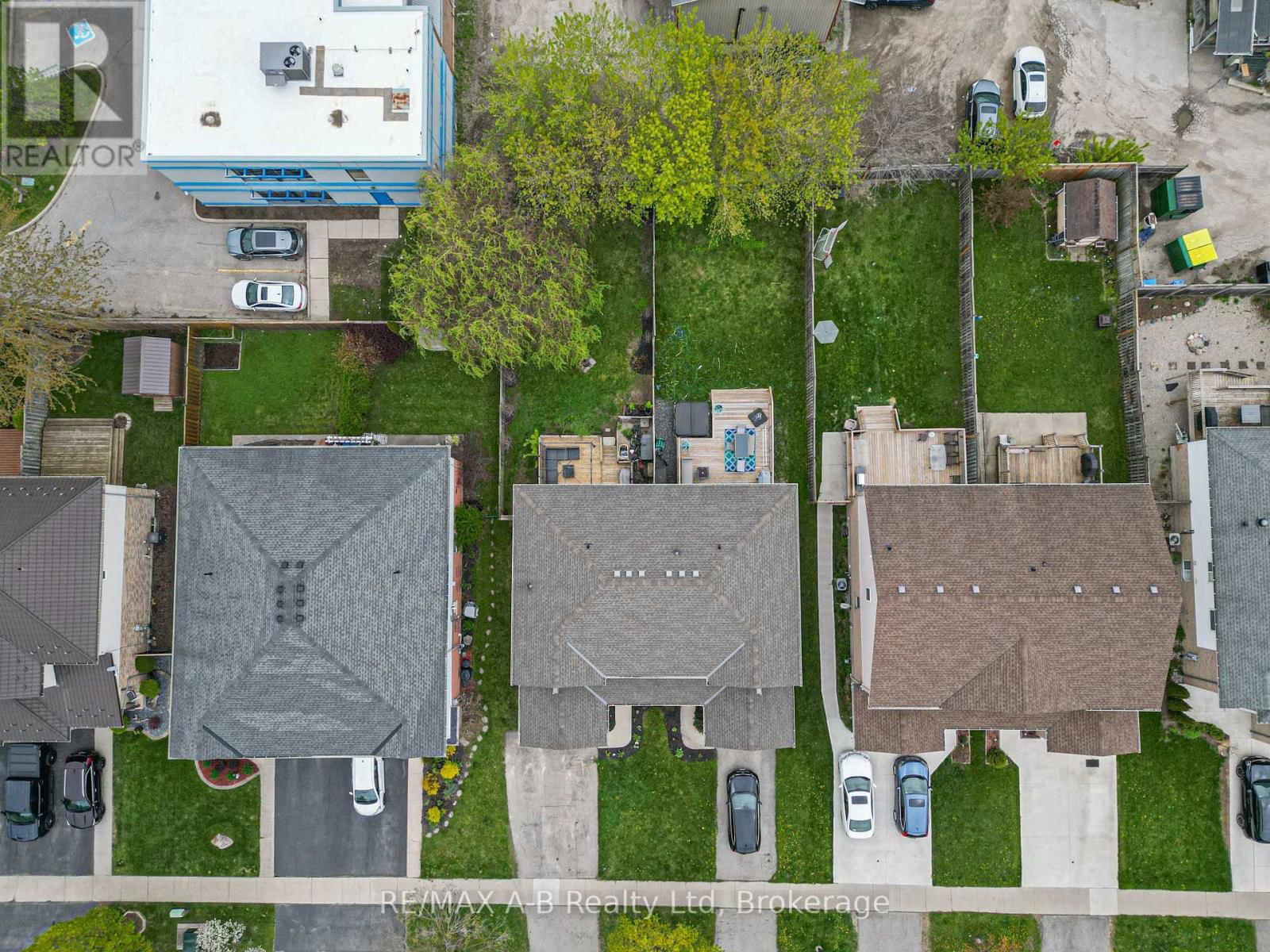 290 NORMAN STREET Image 39