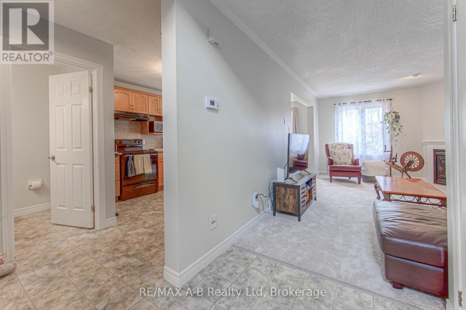 290 NORMAN STREET Image 6