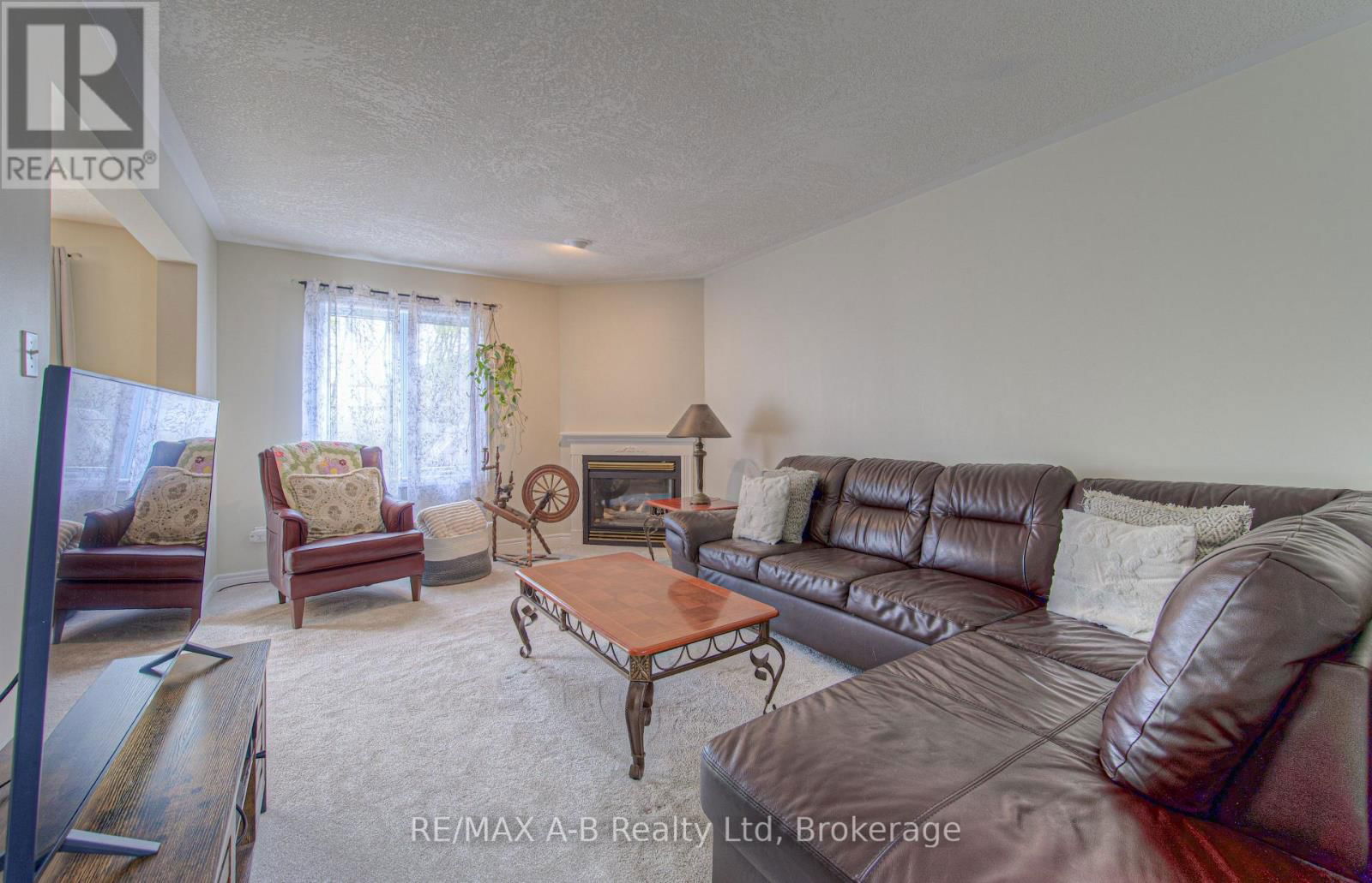 290 NORMAN STREET Image 7