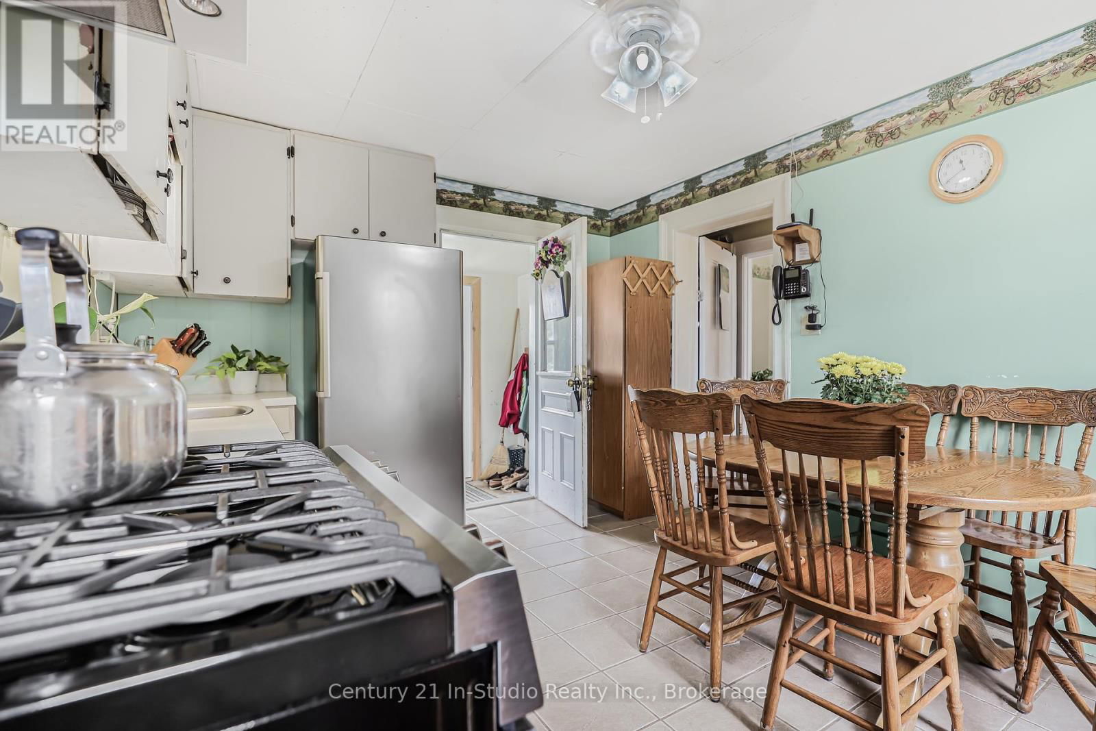 489 LAMBTON STREET WEST Image 11