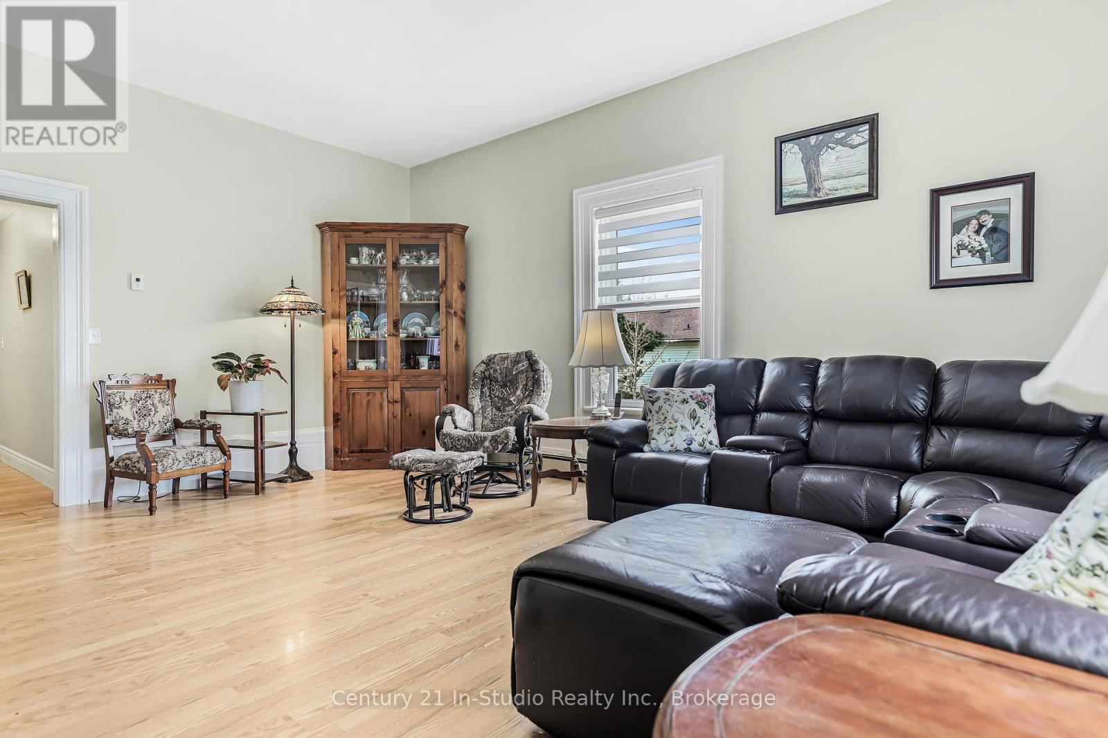 489 LAMBTON STREET WEST Image 14