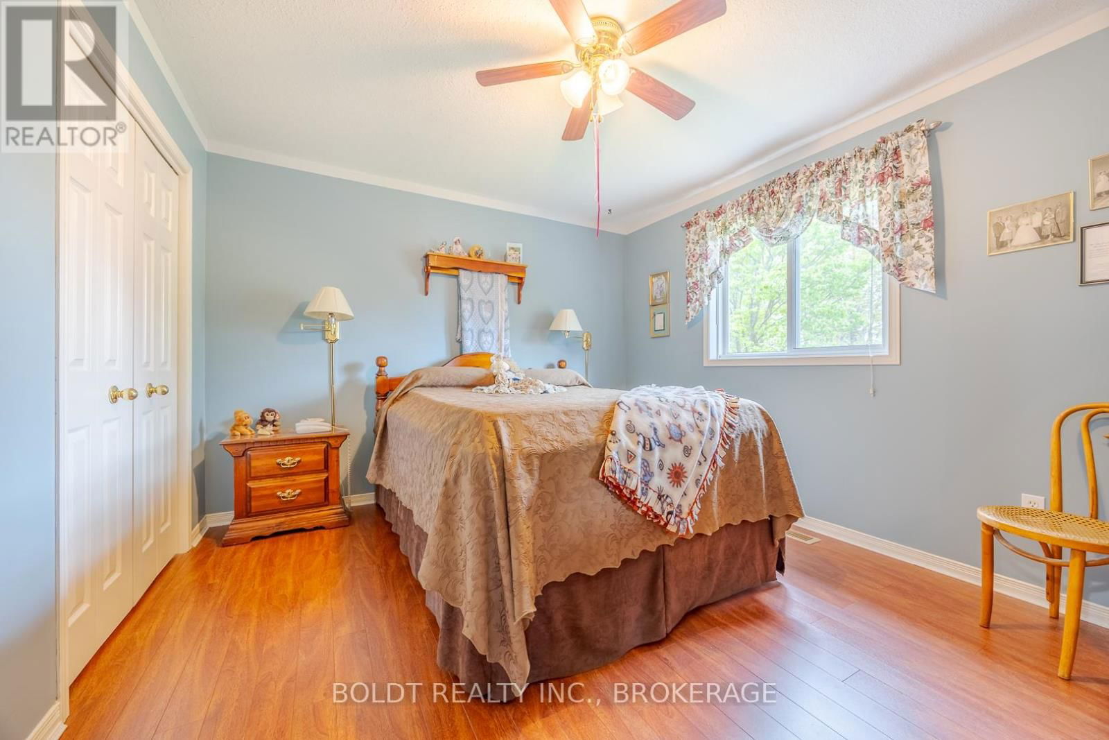 33 FOXTAIL AVENUE SOUTH Image 12