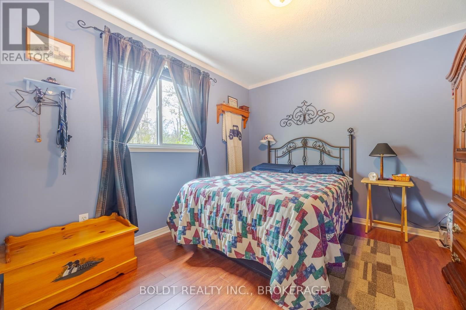 33 FOXTAIL AVENUE SOUTH Image 13