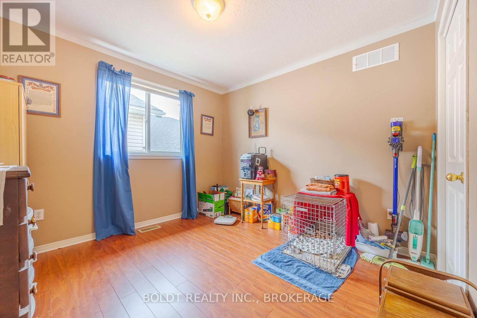 33 FOXTAIL AVENUE SOUTH Image 14