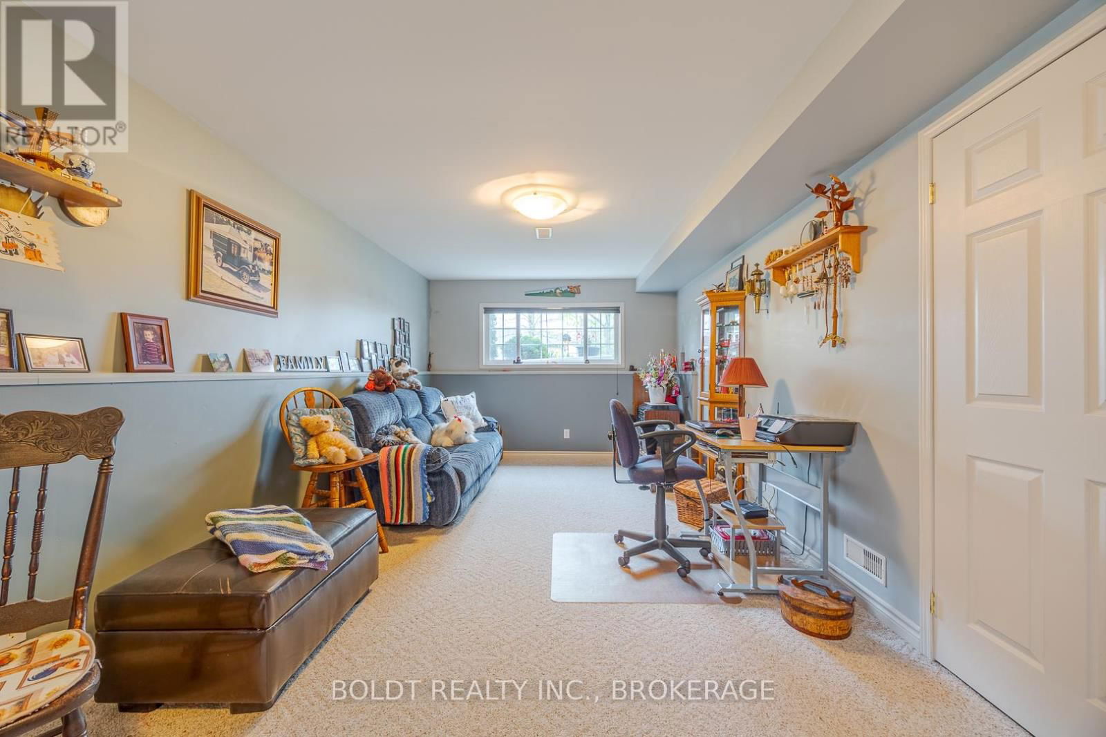 33 FOXTAIL AVENUE SOUTH Image 16