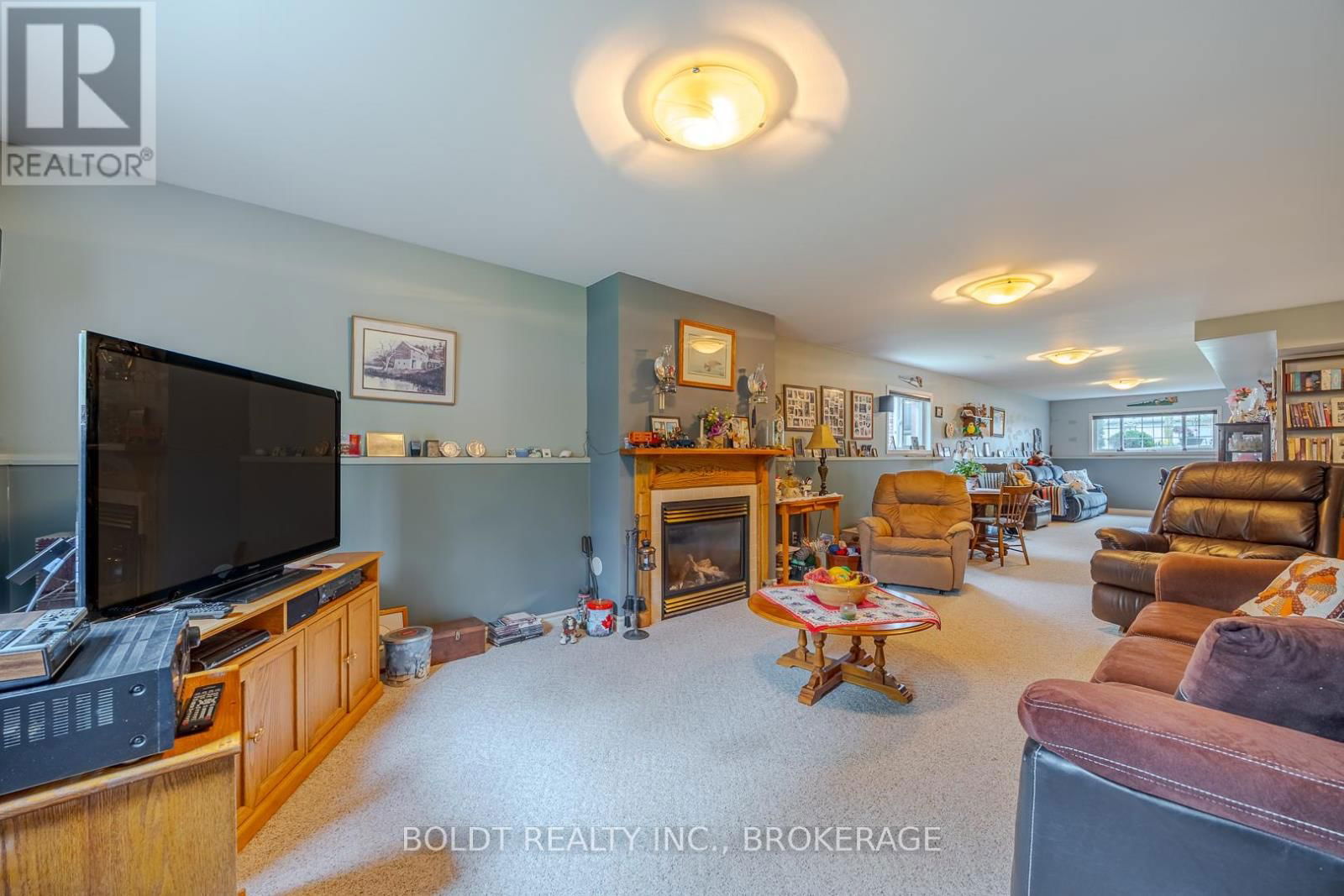 33 FOXTAIL AVENUE SOUTH Image 20