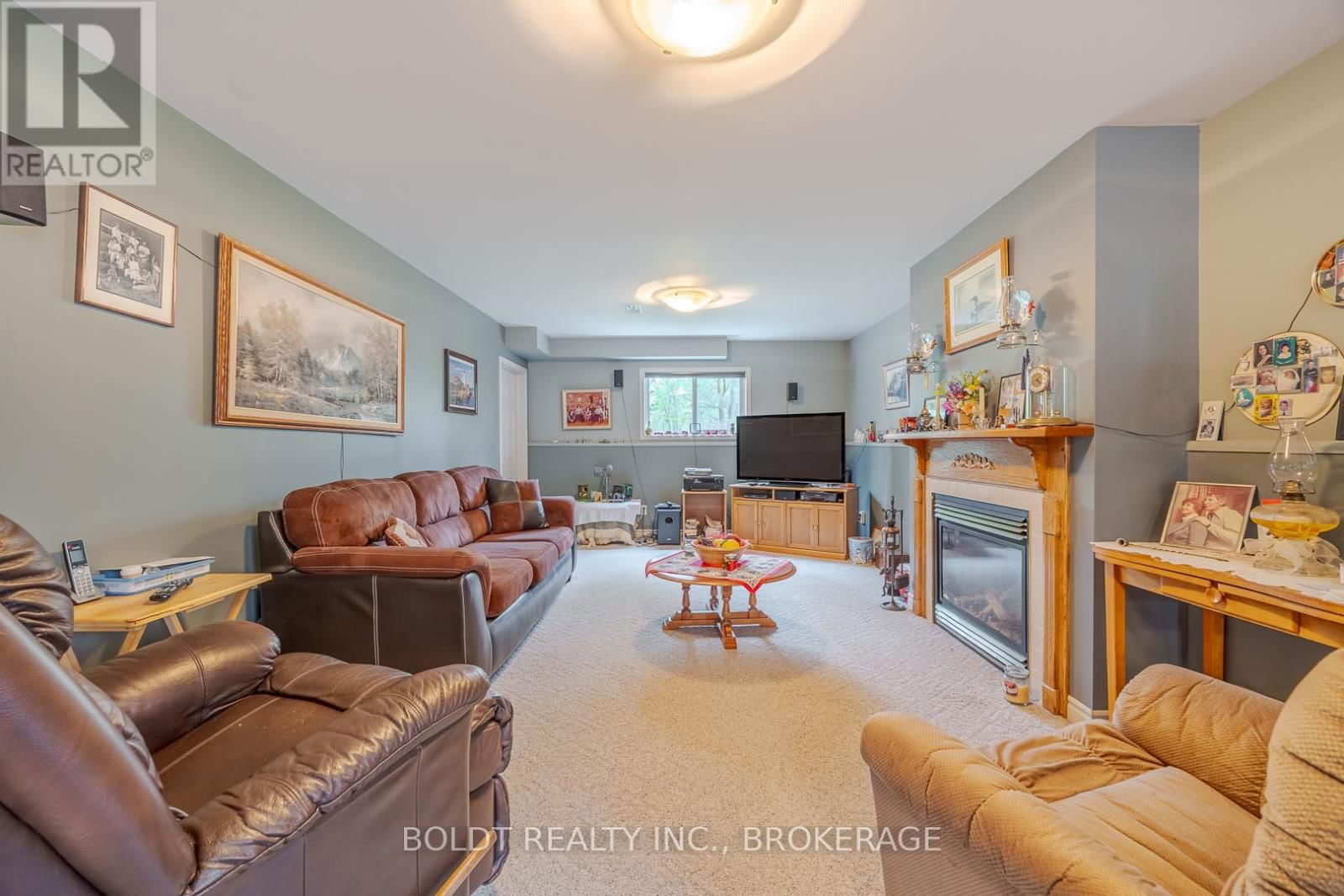 33 FOXTAIL AVENUE SOUTH Image 21