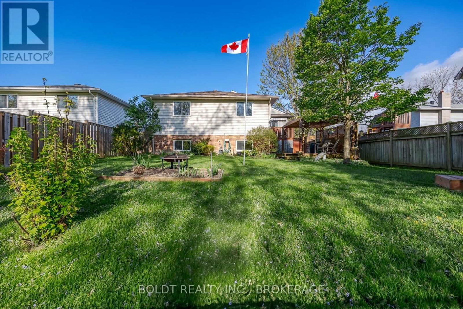 33 FOXTAIL AVENUE SOUTH Image 23