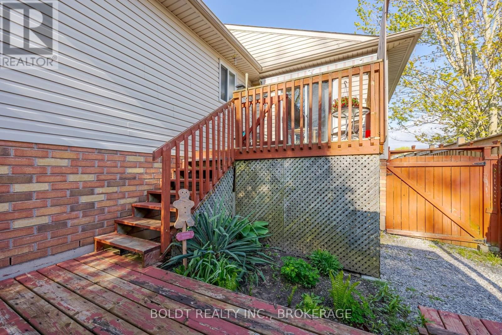 33 FOXTAIL AVENUE SOUTH Image 25