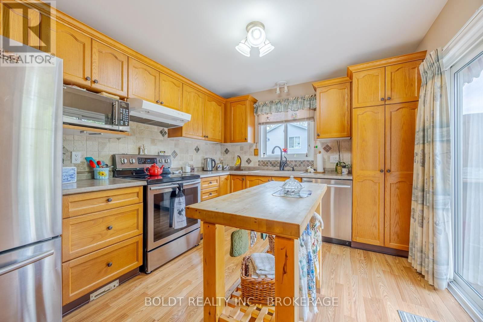 33 FOXTAIL AVENUE SOUTH Image 4