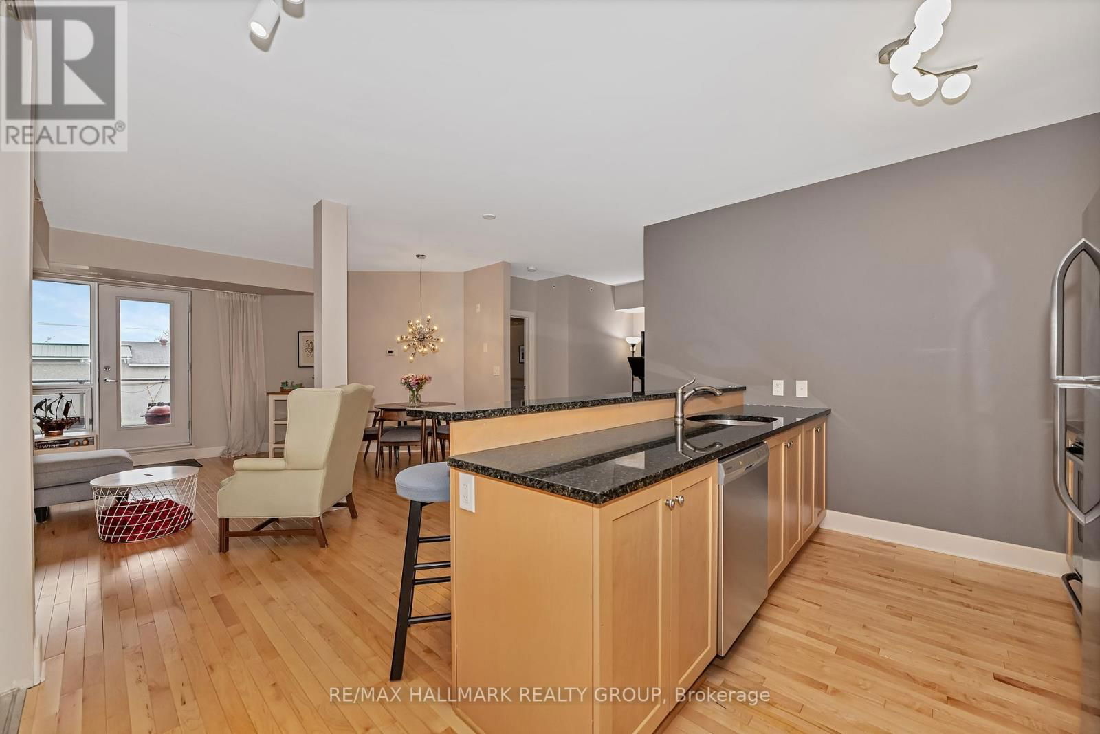 201 - 390 BOOTH STREET Image 12
