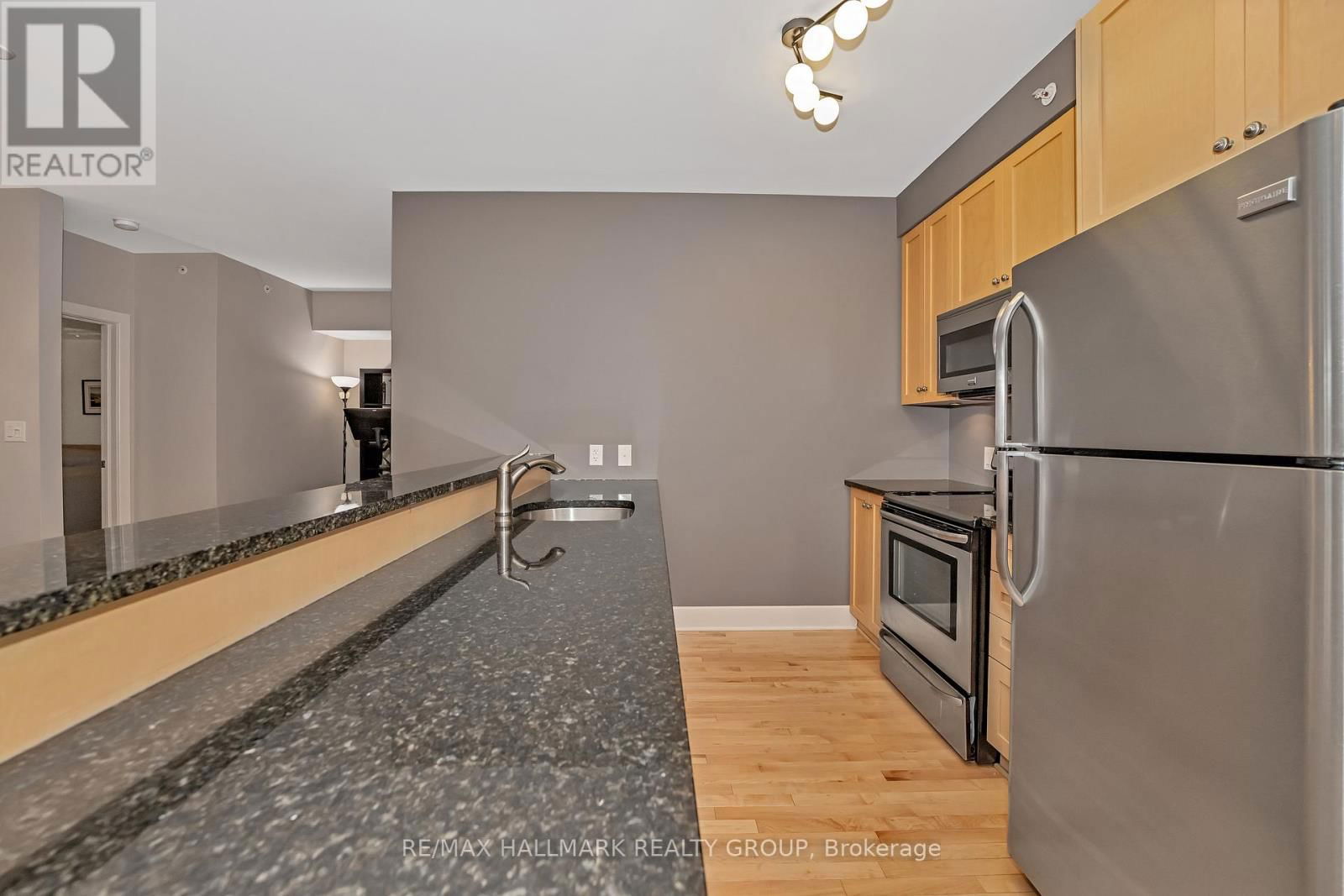 201 - 390 BOOTH STREET Image 13