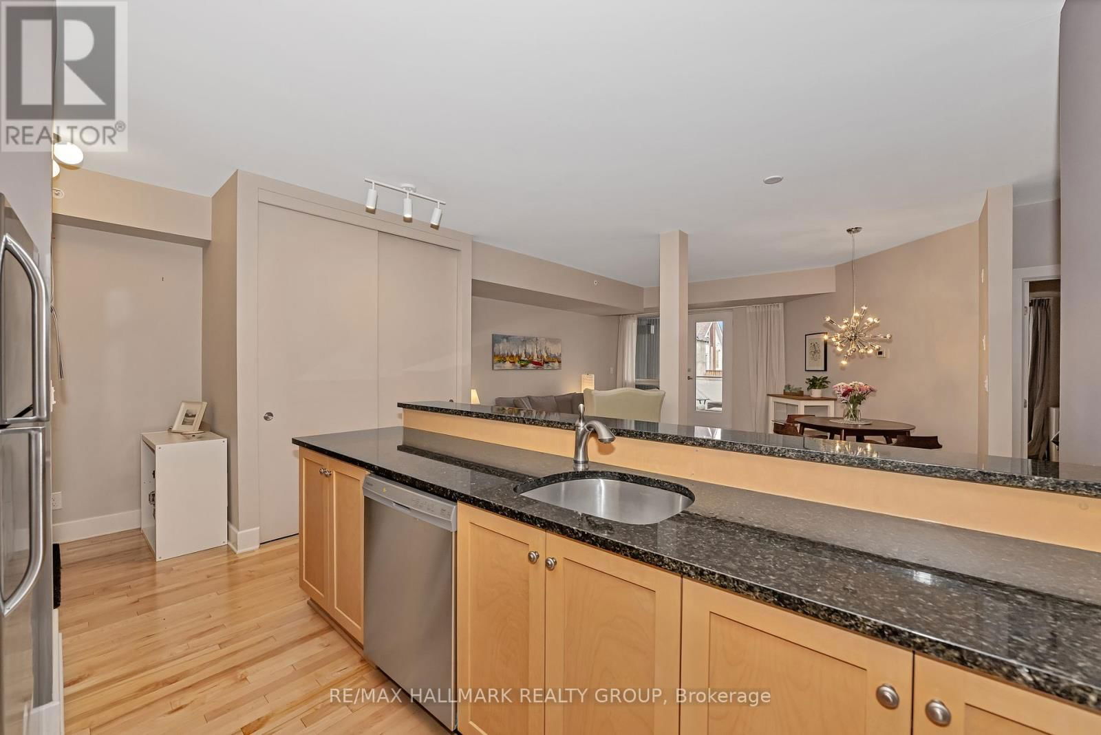 201 - 390 BOOTH STREET Image 15