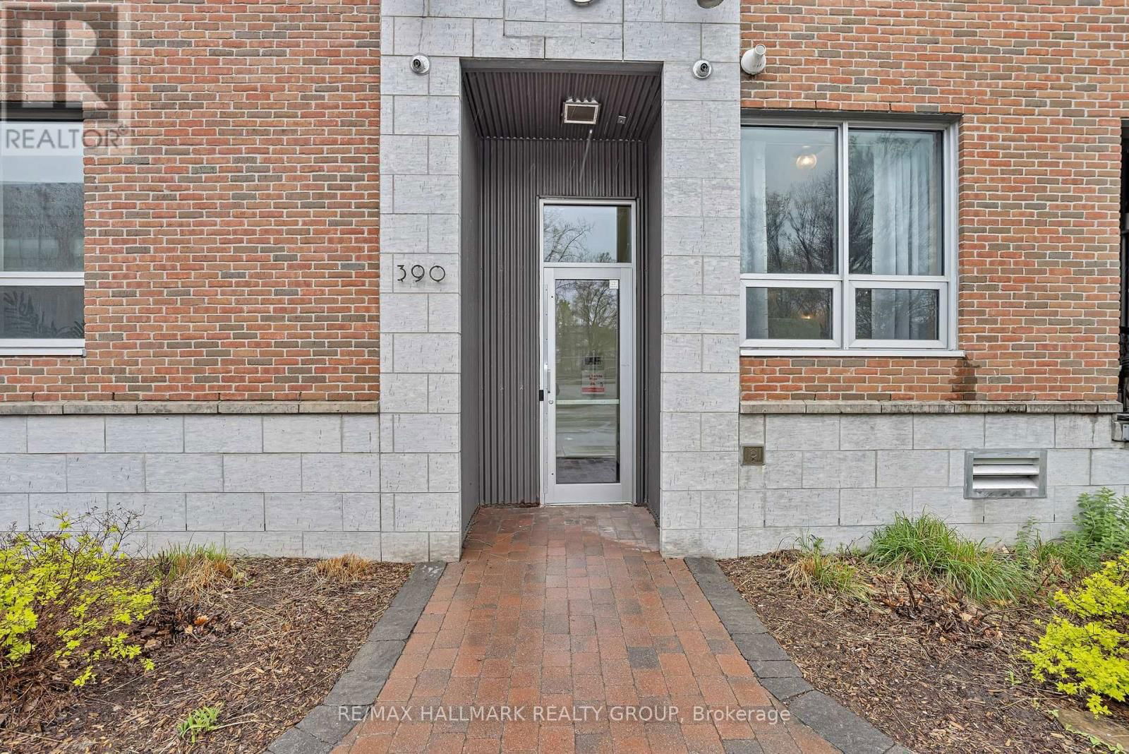 201 - 390 BOOTH STREET Image 2