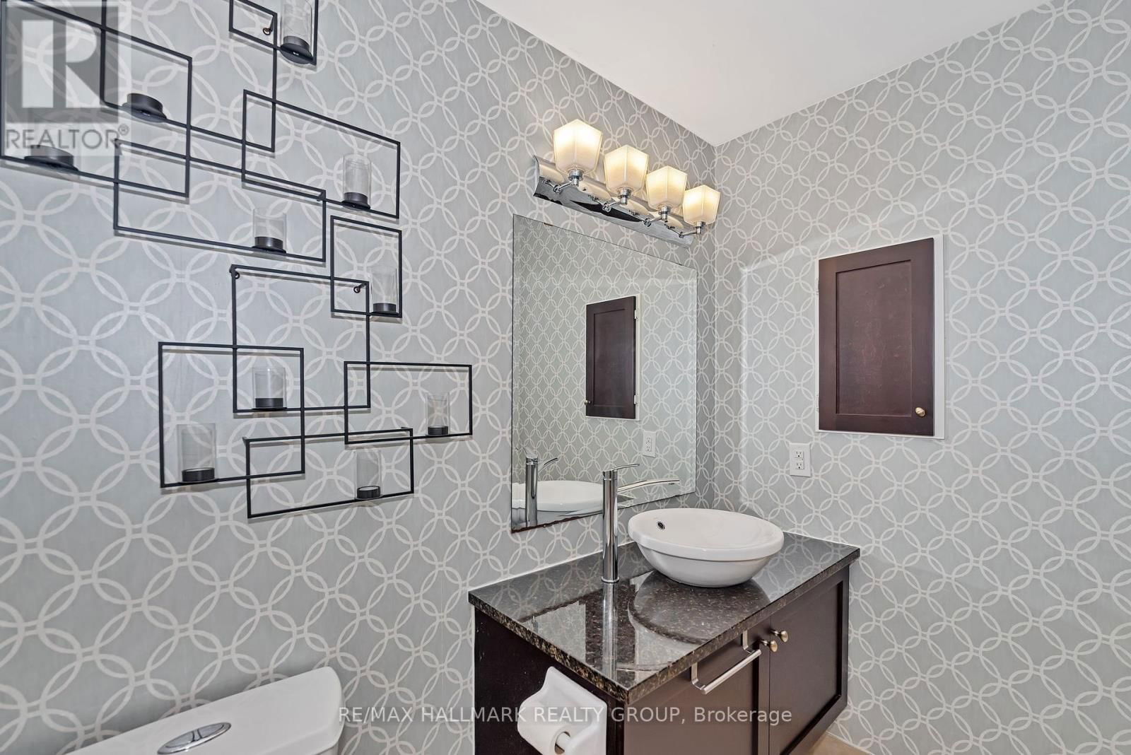 201 - 390 BOOTH STREET Image 22