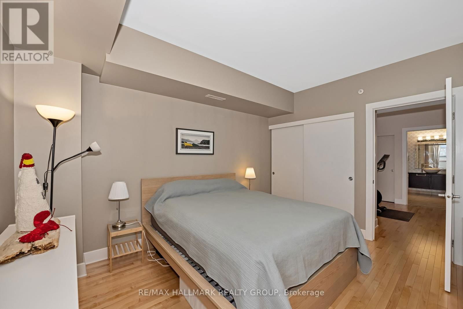 201 - 390 BOOTH STREET Image 25