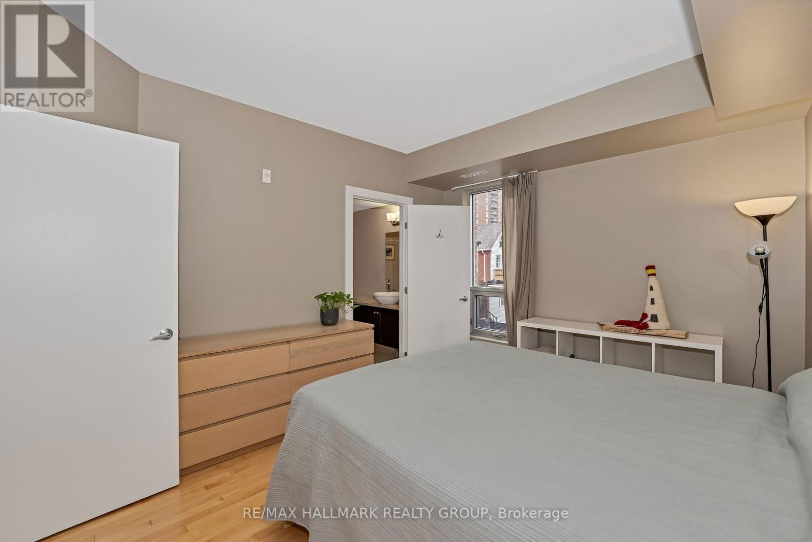 201 - 390 BOOTH STREET Image 26