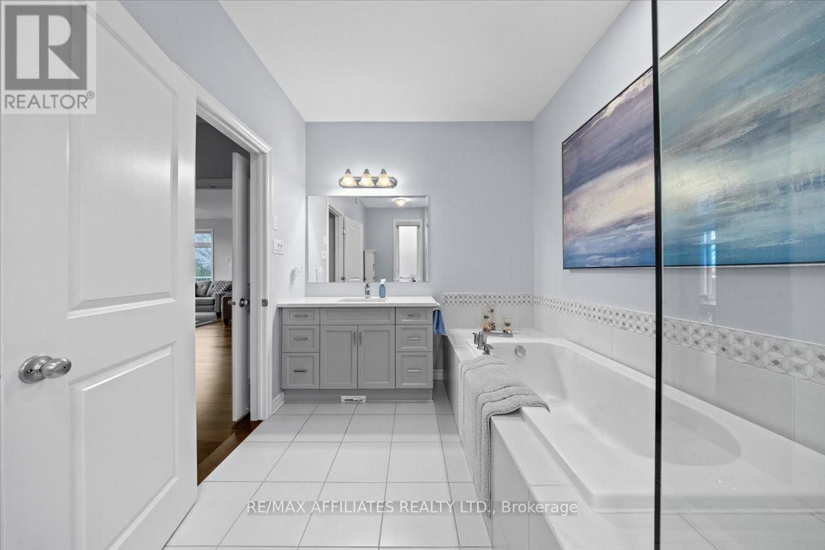 583 BAIE DES CASTORS STREET Image 33