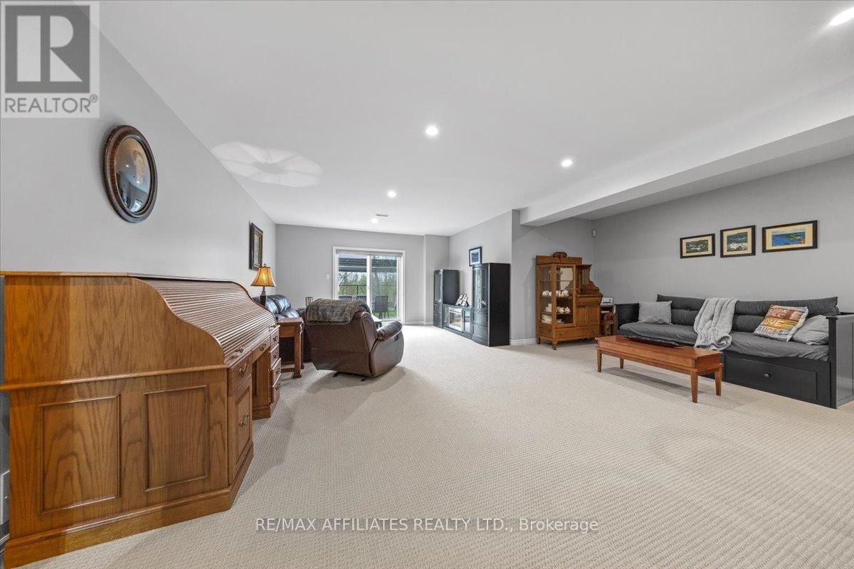 583 BAIE DES CASTORS STREET Image 35