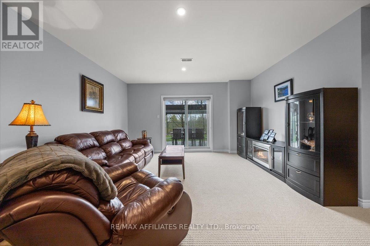 583 BAIE DES CASTORS STREET Image 40