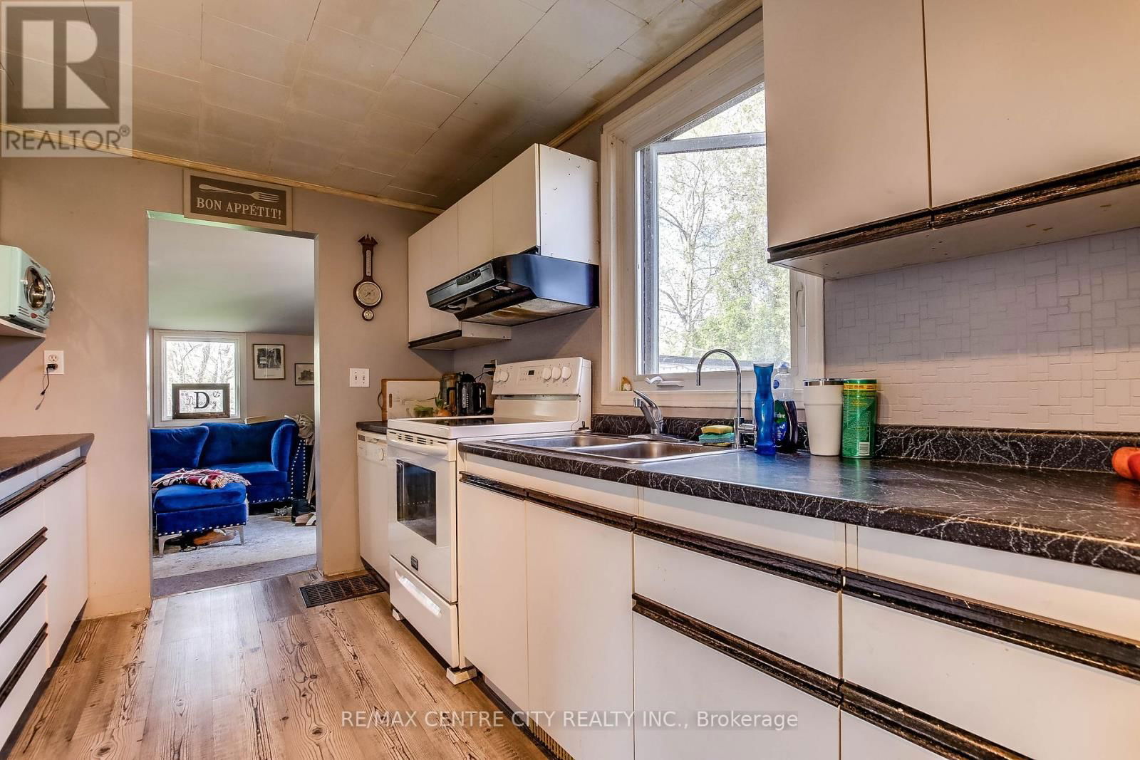 355 WARREN STREET Image 12