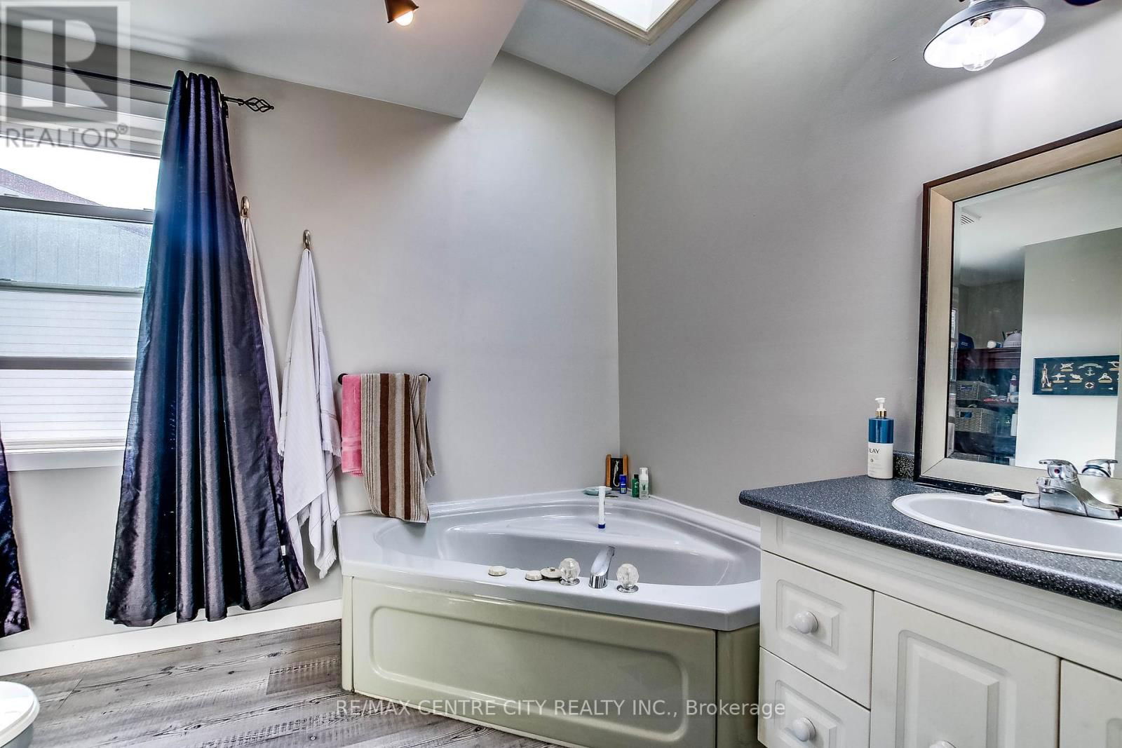 355 WARREN STREET Image 9