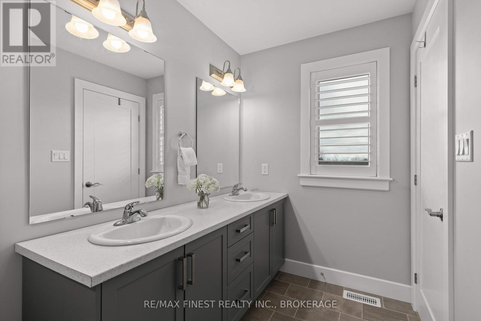 188 DR RICHARD JAMES CRESCENT Image 23
