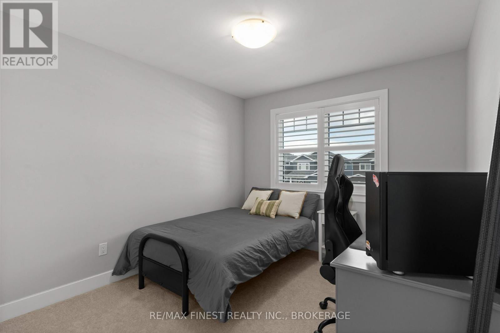 188 DR RICHARD JAMES CRESCENT Image 24