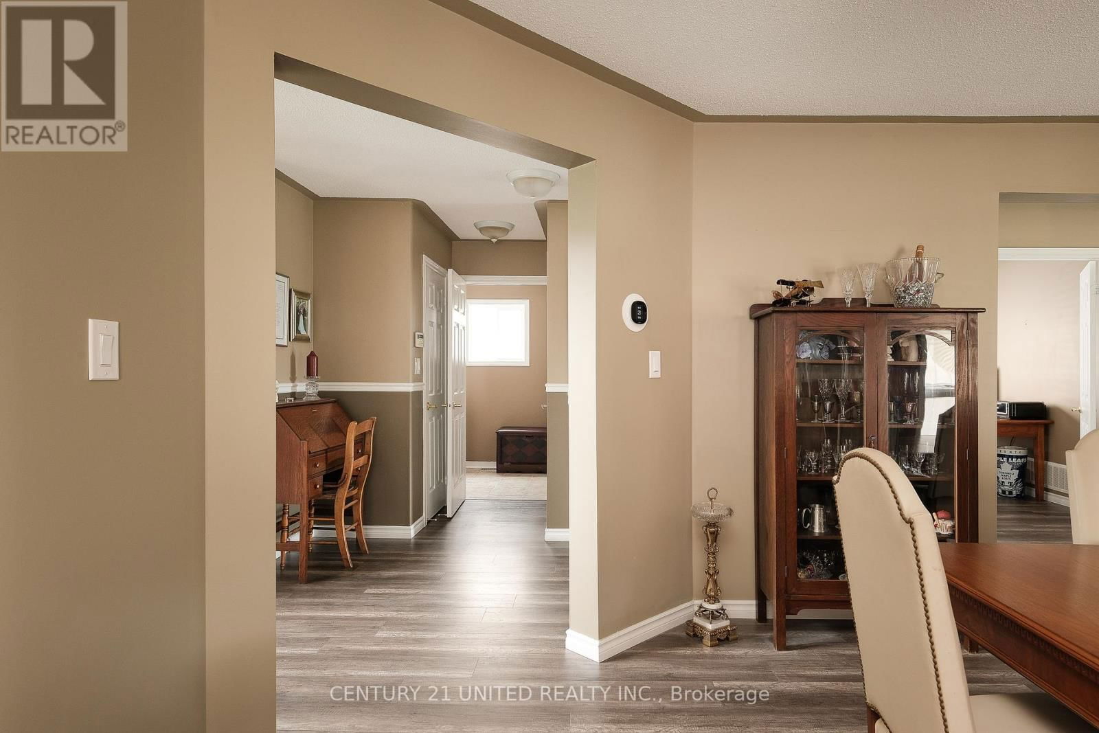 1403 IRELAND DRIVE Image 24
