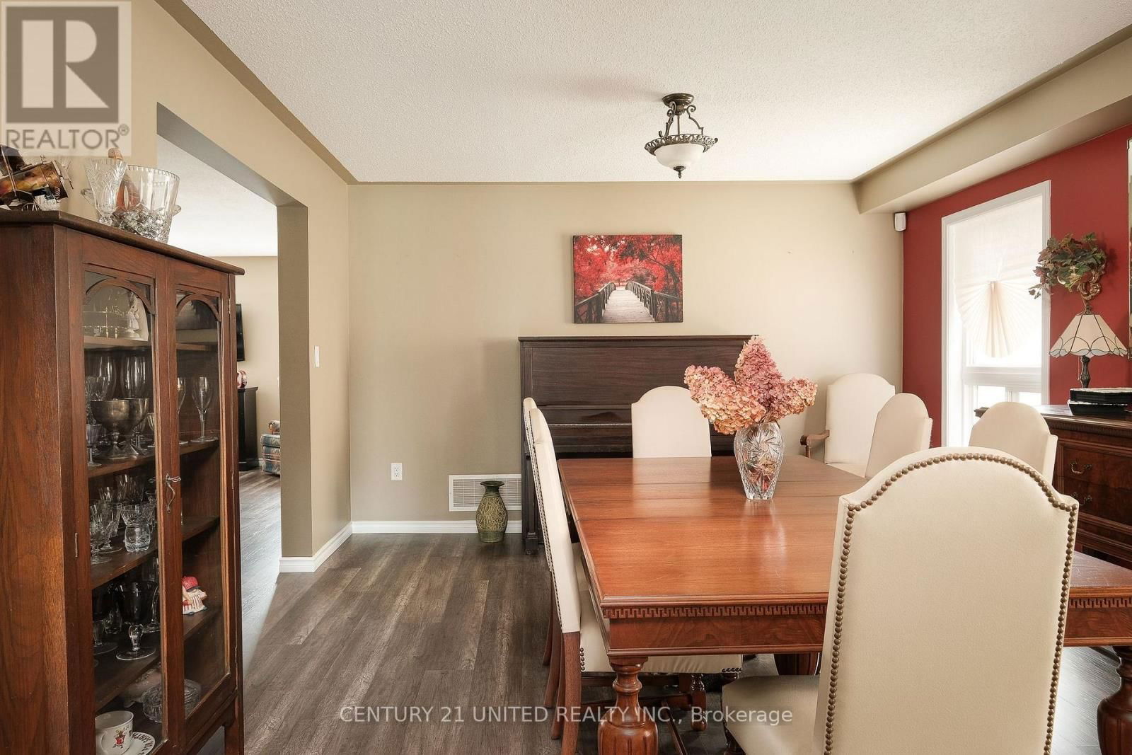 1403 IRELAND DRIVE Image 26