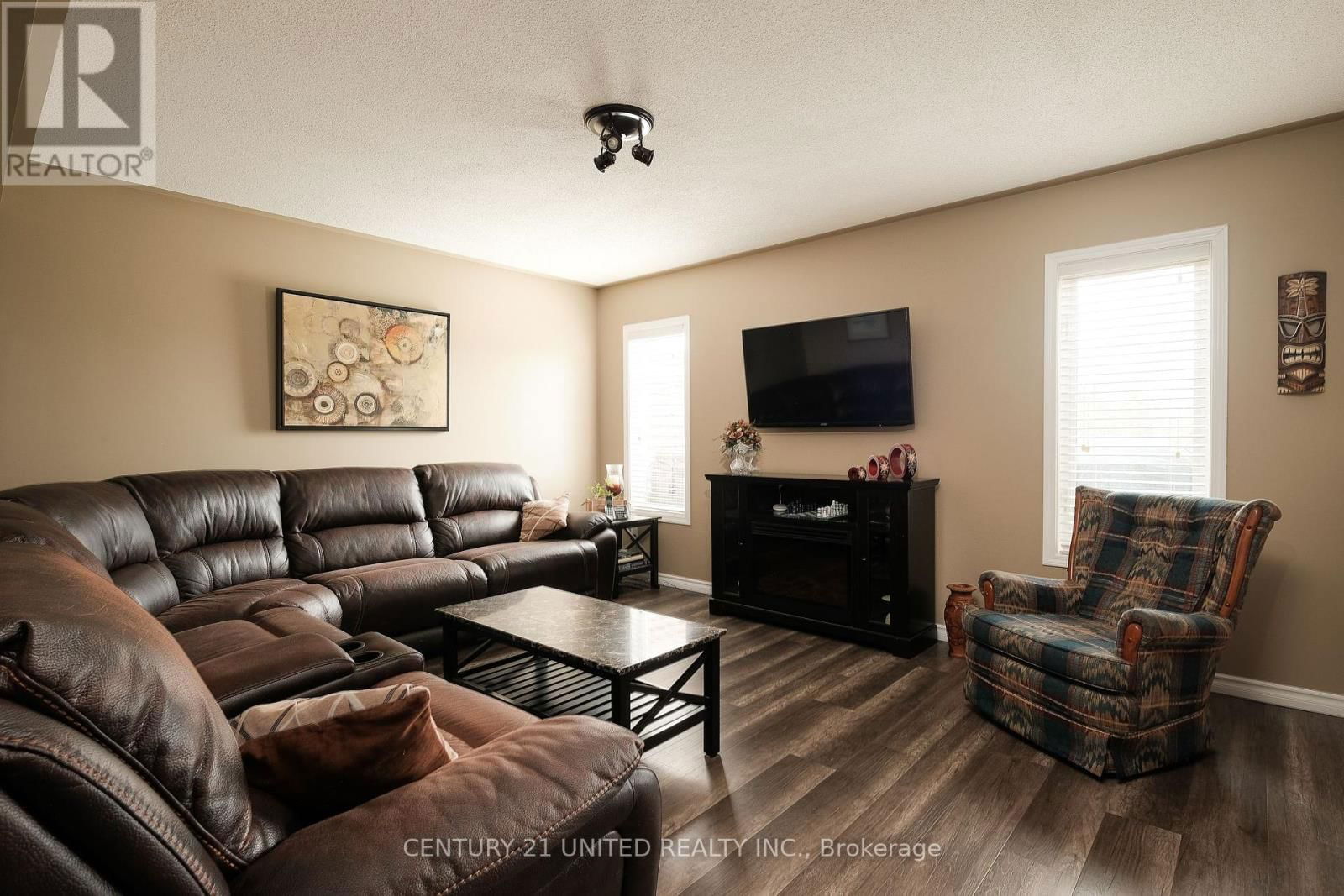 1403 IRELAND DRIVE Image 32