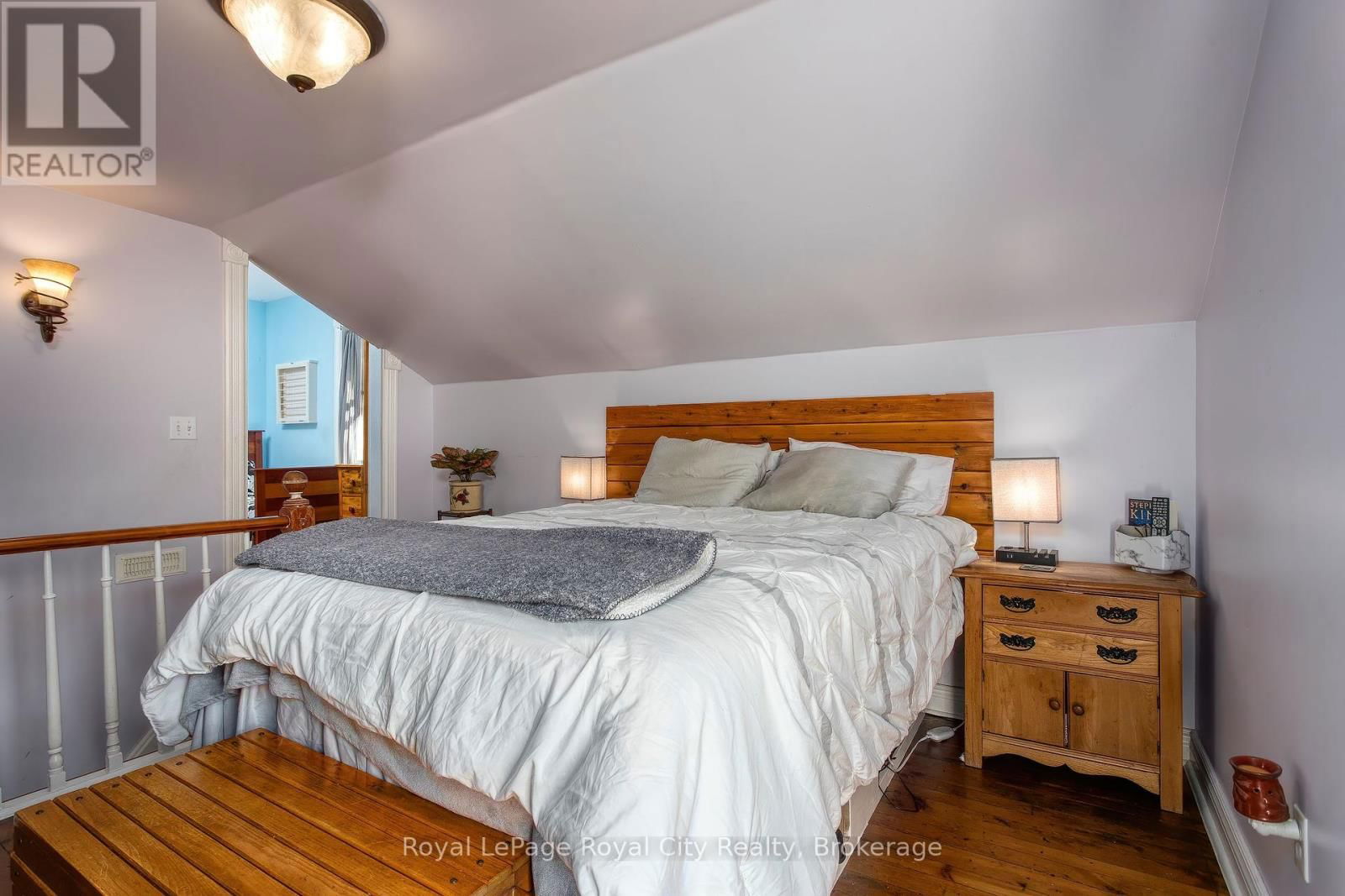 15 CATHERINE STREET NORTH Image 35