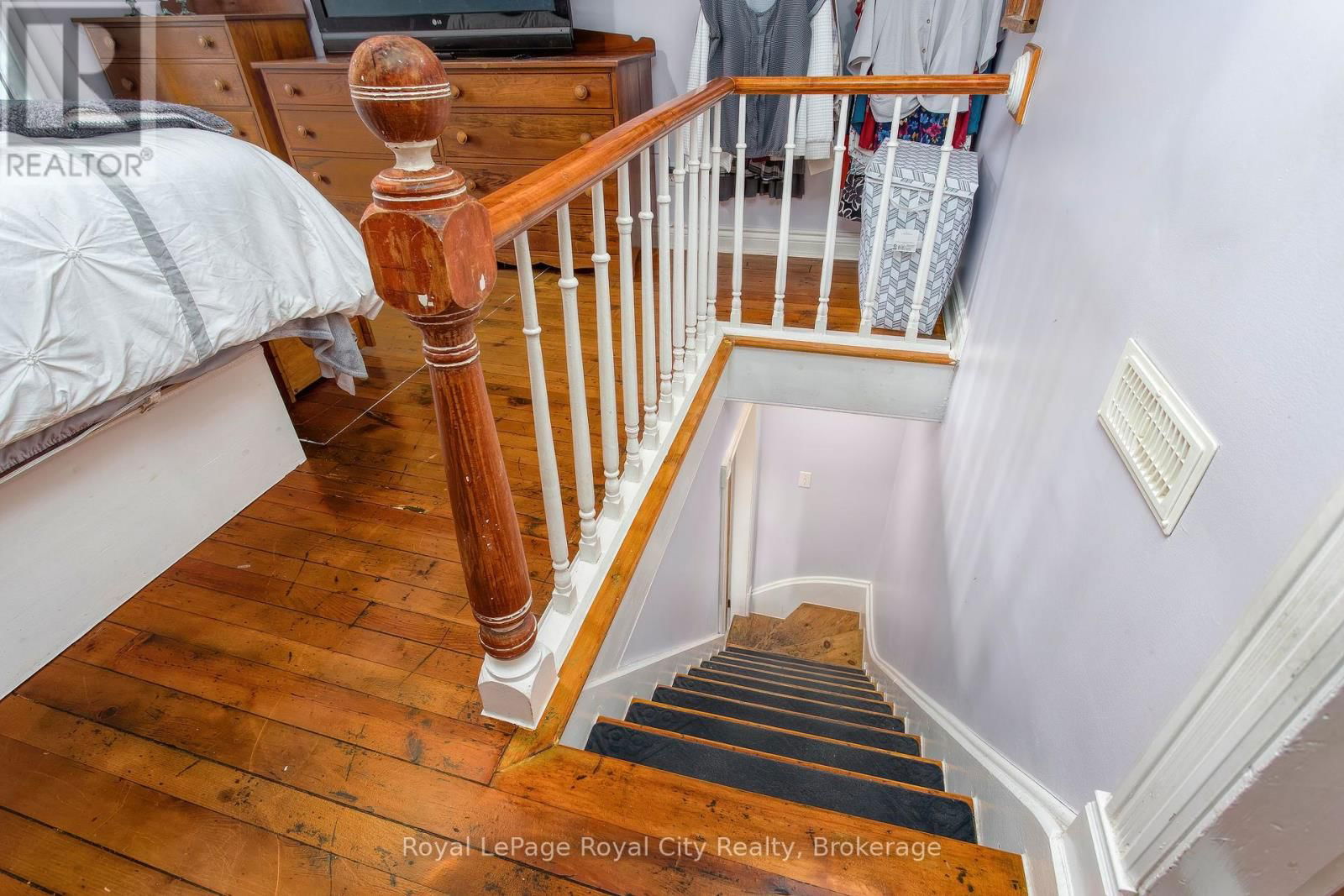 15 CATHERINE STREET NORTH Image 37