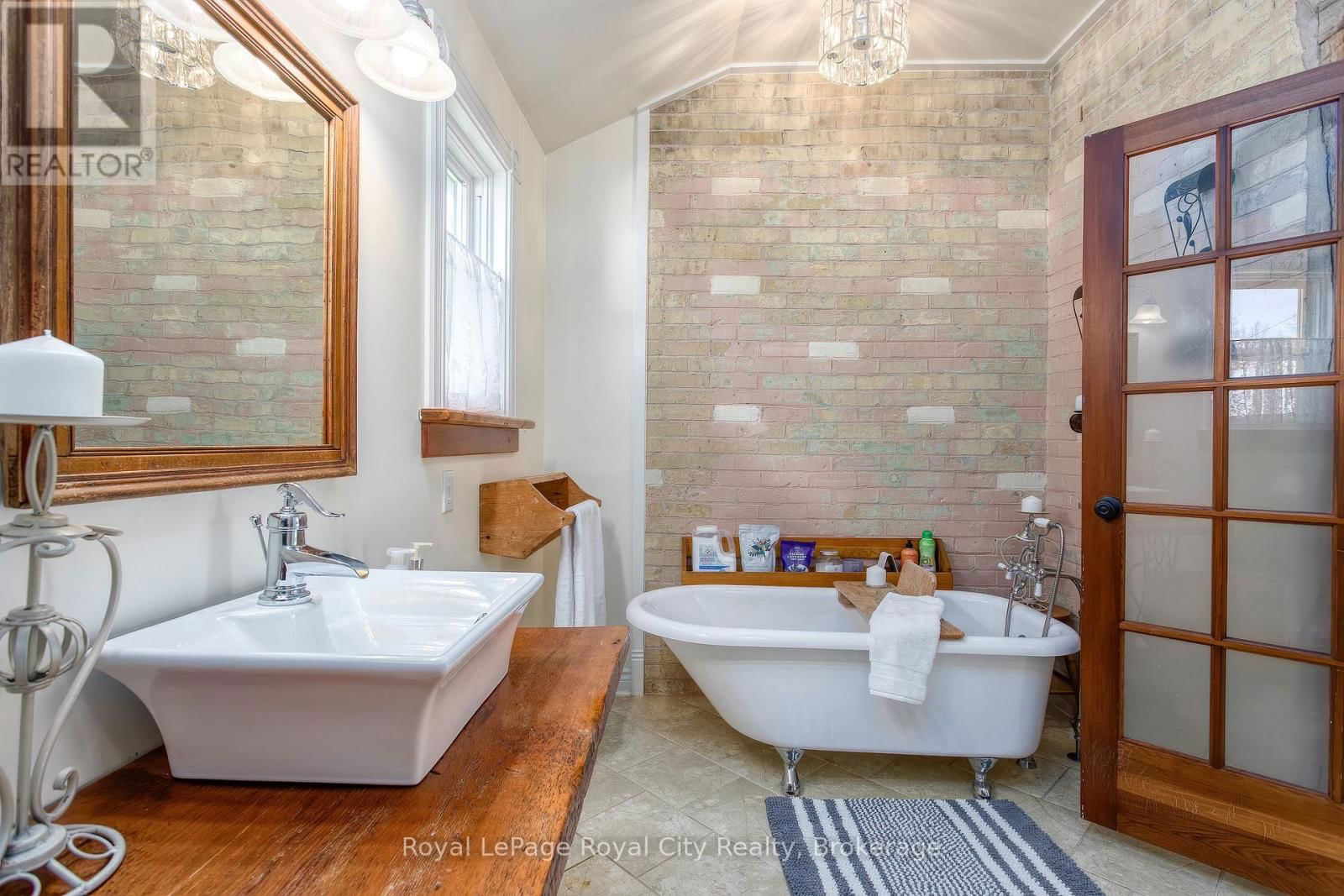 15 CATHERINE STREET NORTH Image 7