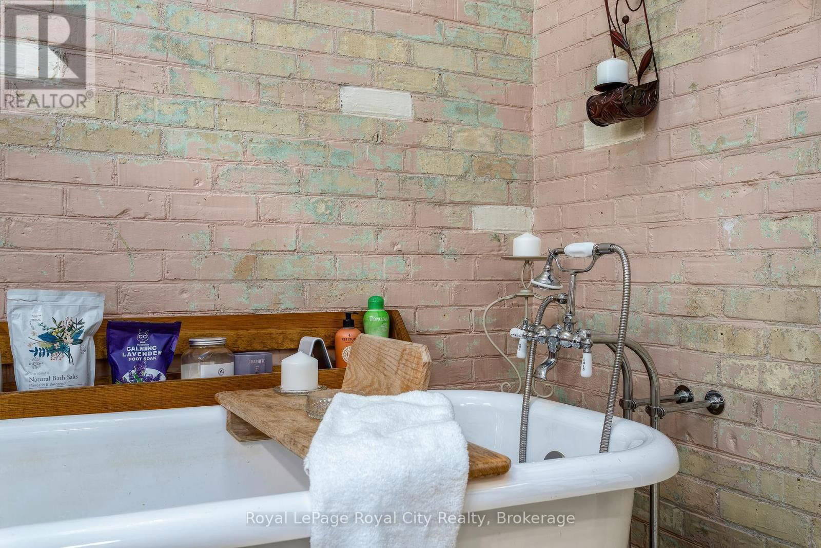 15 CATHERINE STREET NORTH Image 8