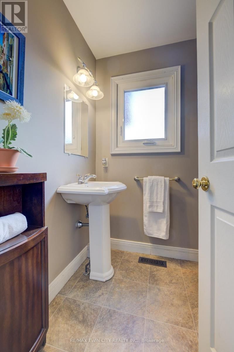 25 LYNNVALLEY CRESCENT Image 22