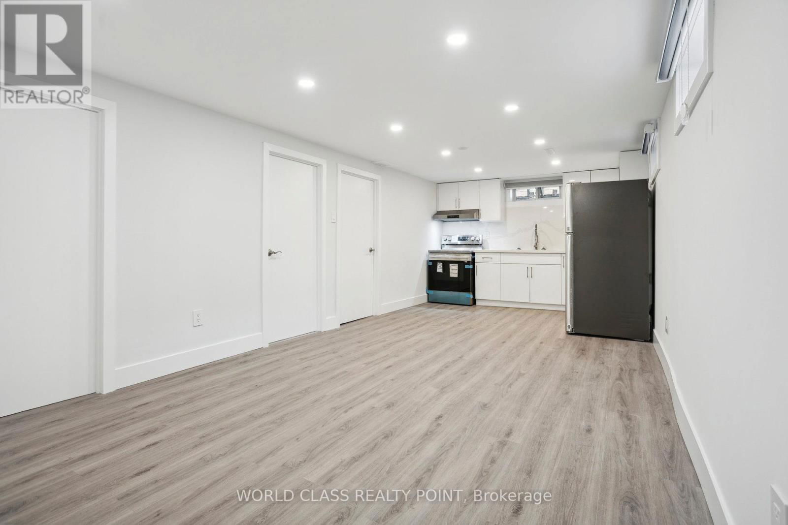 396 HUDSON DRIVE Image 12