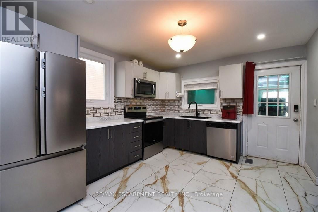 111 MARY STREET Image 12