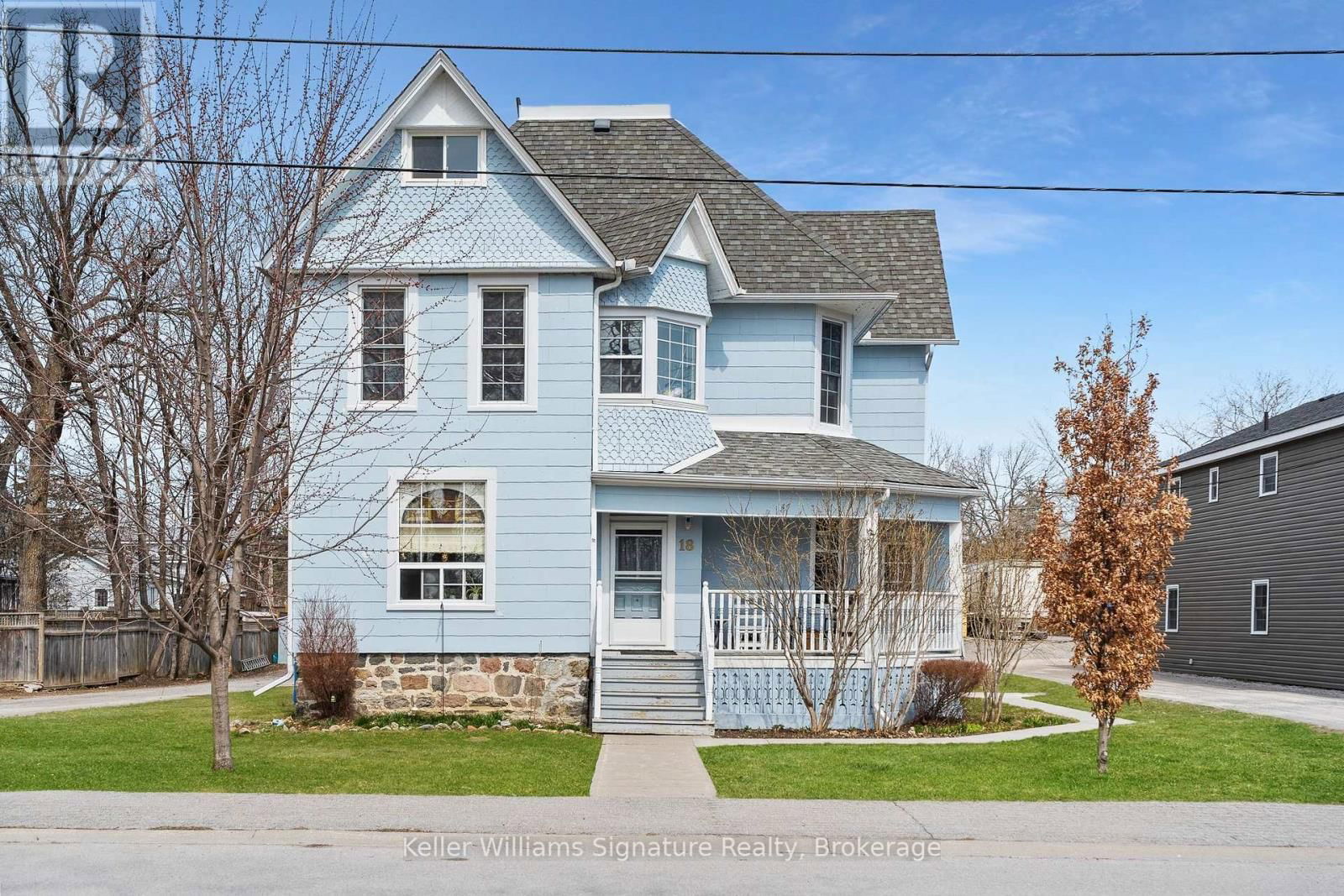 4 - 18 OAK STREET Image 3