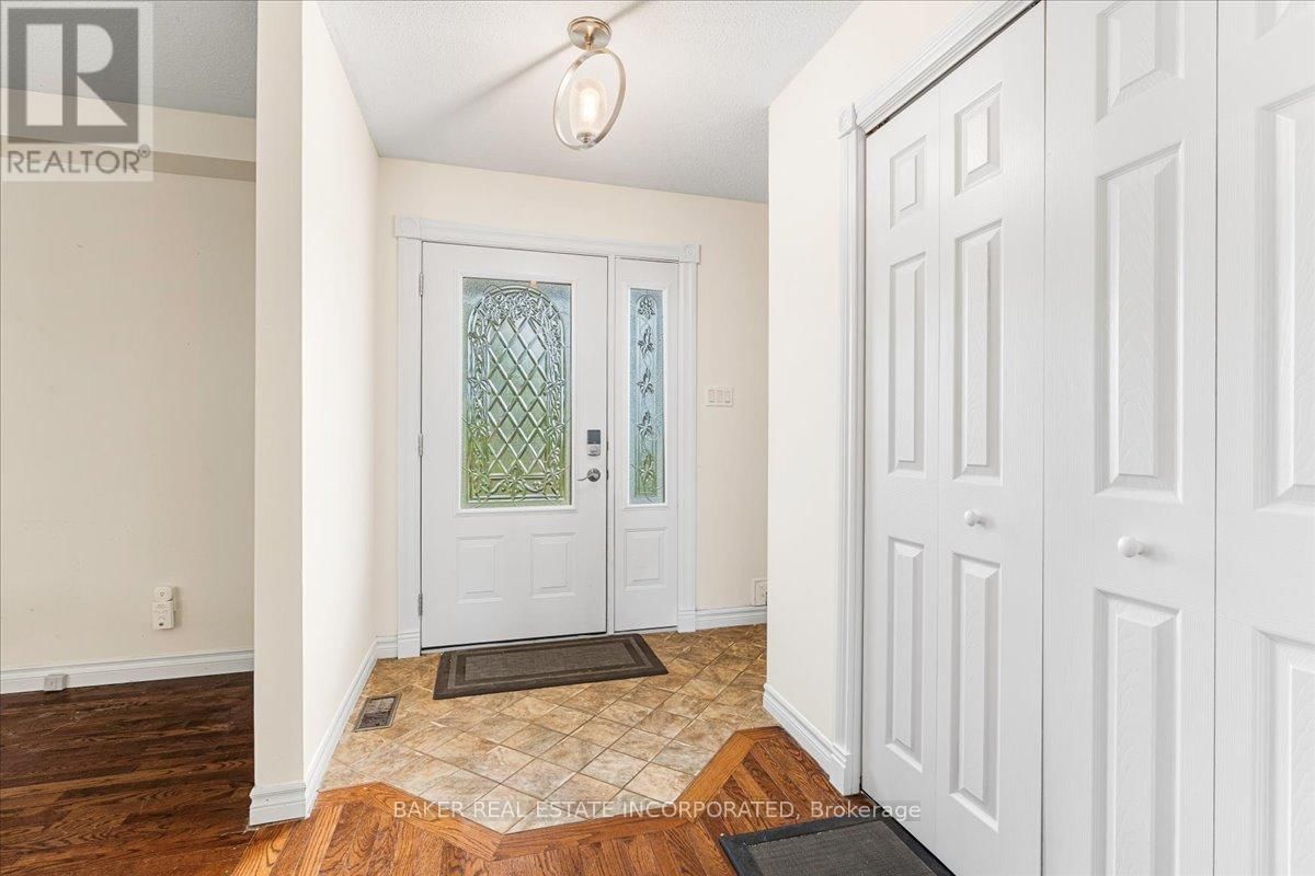8 LAKEVIEW HEIGHTS Image 10