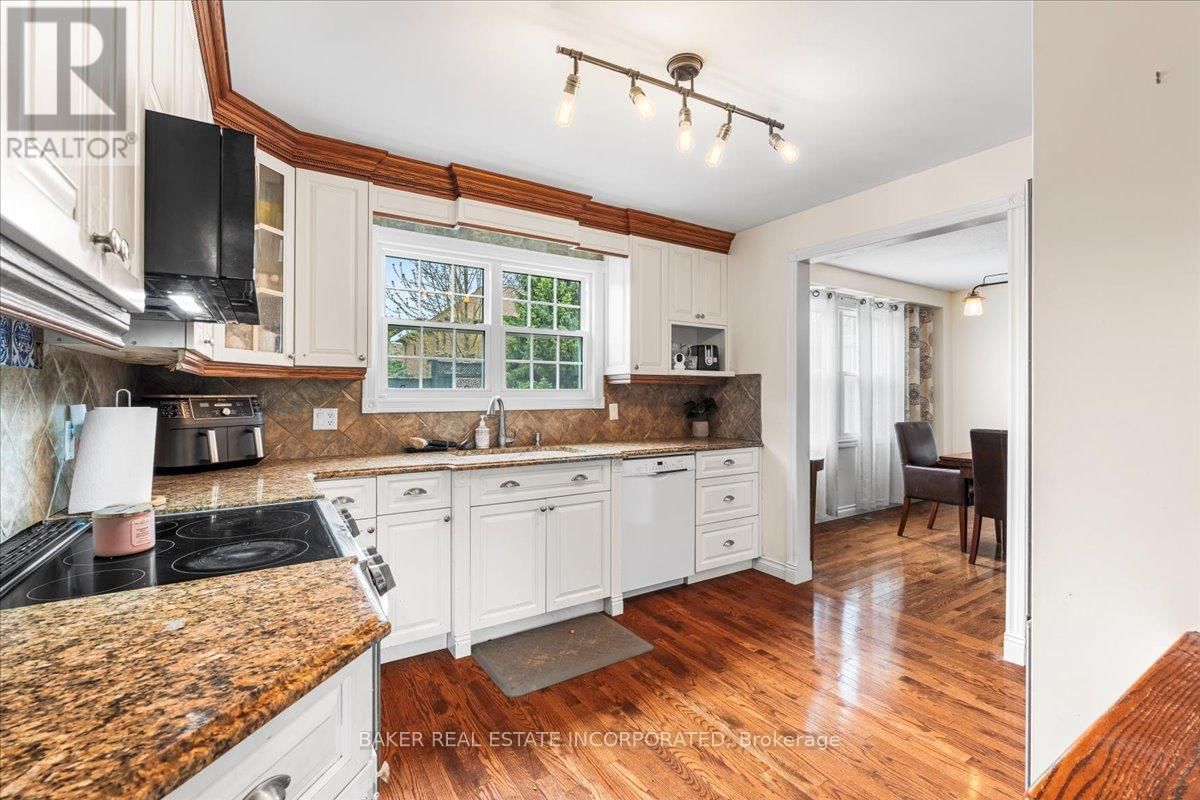 8 LAKEVIEW HEIGHTS Image 12