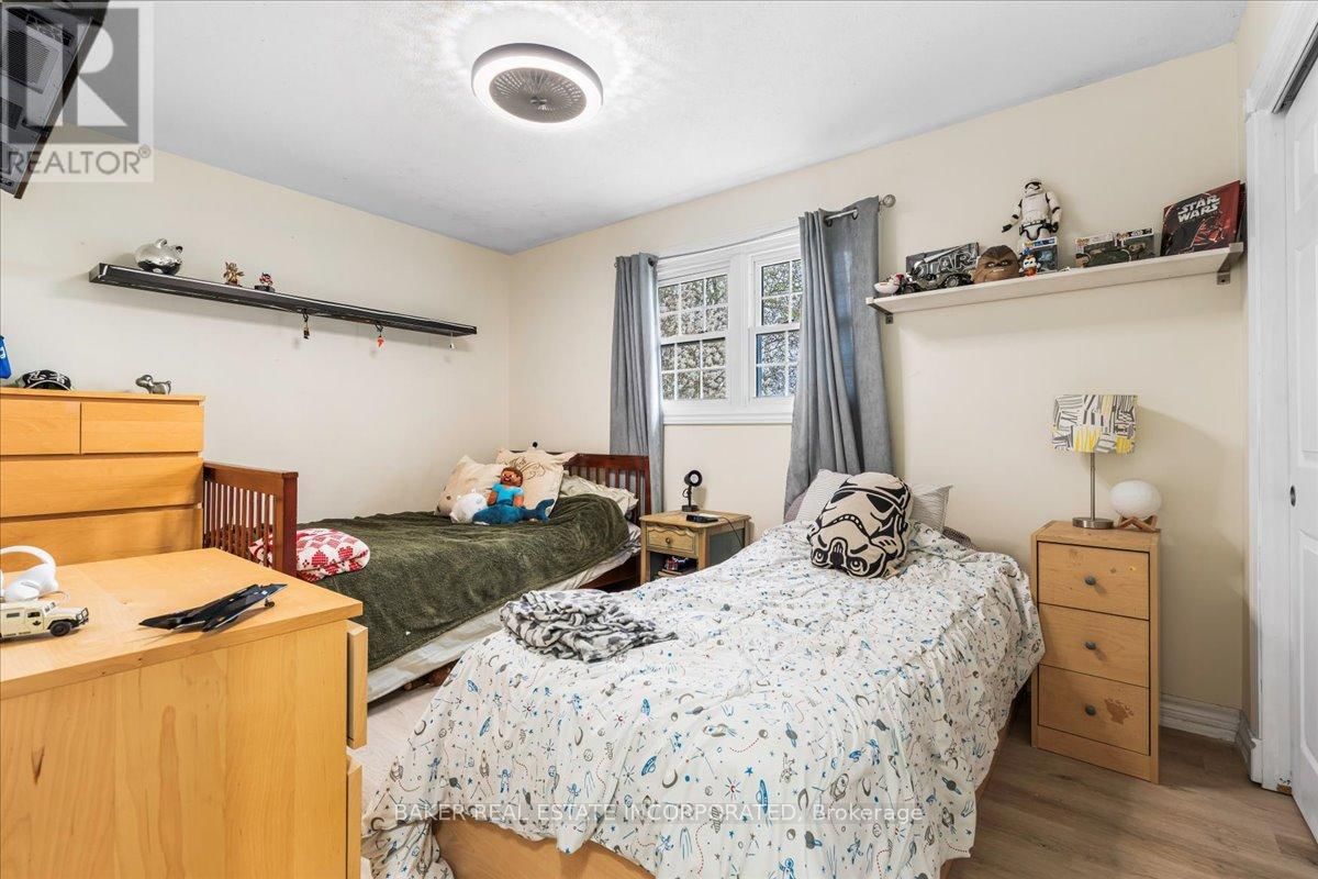 8 LAKEVIEW HEIGHTS Image 17