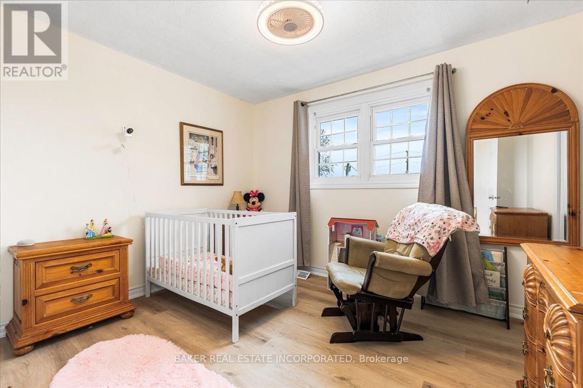 8 LAKEVIEW HEIGHTS Image 18