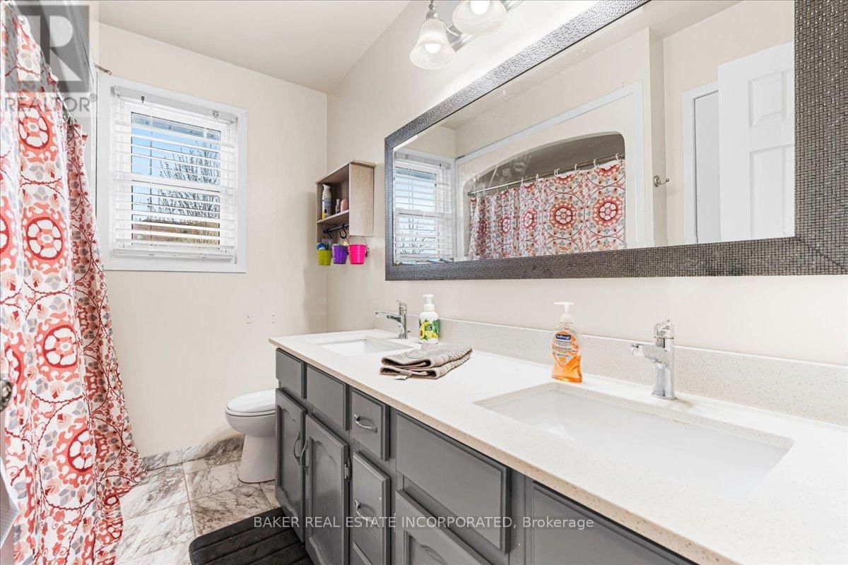 8 LAKEVIEW HEIGHTS Image 19