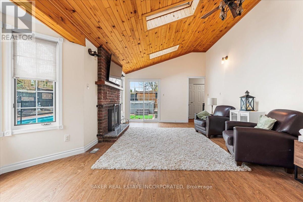 8 LAKEVIEW HEIGHTS Image 20