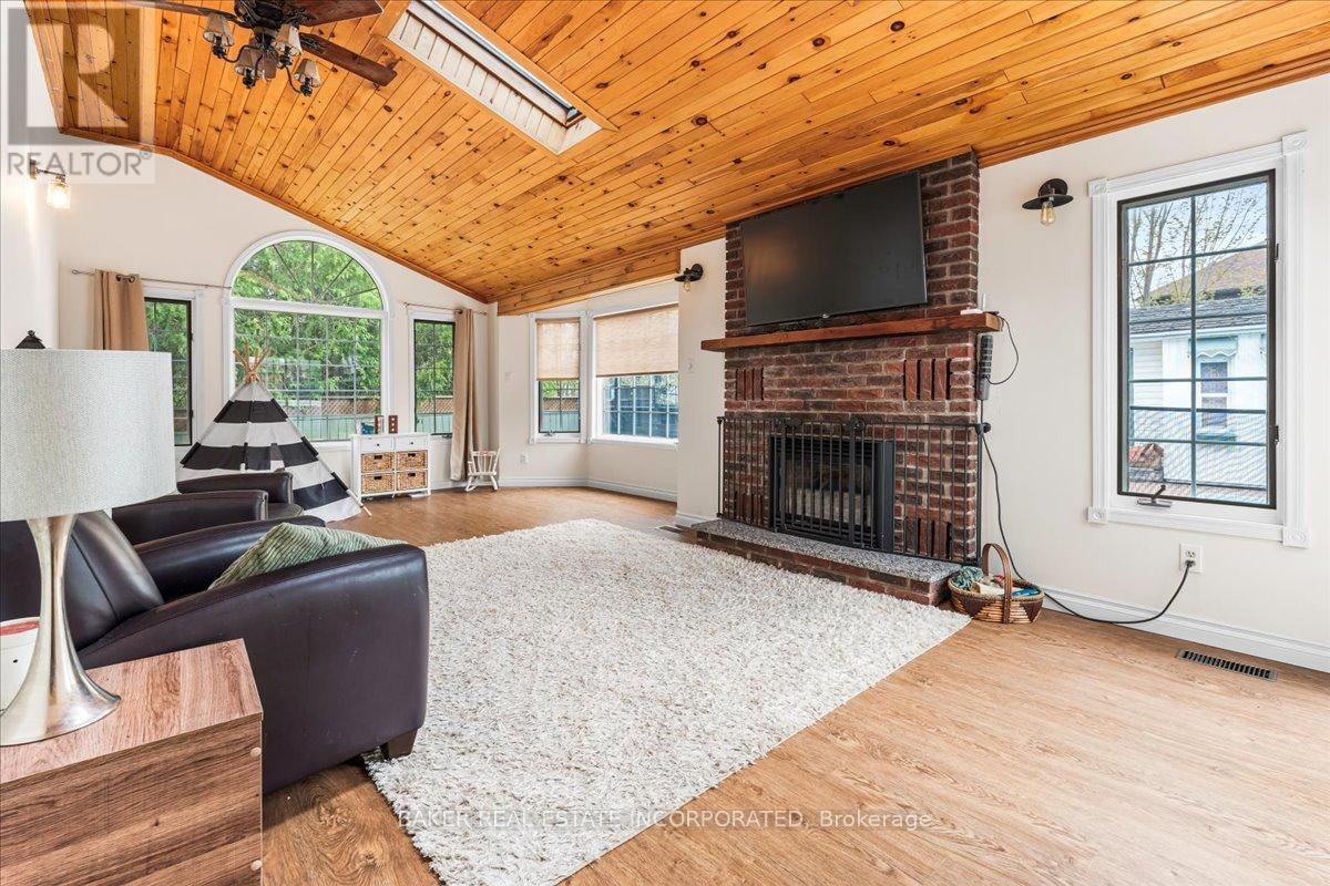 8 LAKEVIEW HEIGHTS Image 21