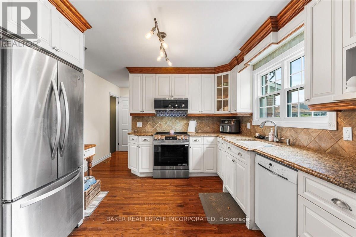 8 LAKEVIEW HEIGHTS Image 22