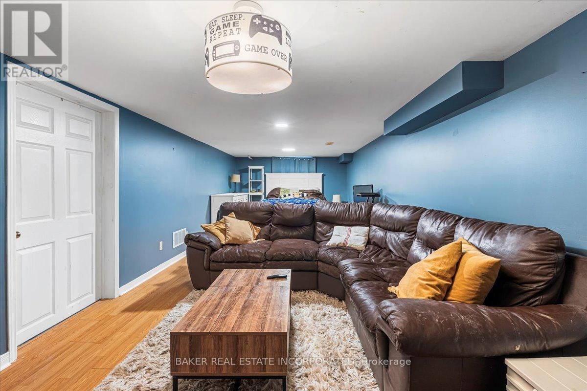 8 LAKEVIEW HEIGHTS Image 27
